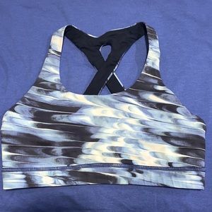 Lululemon sports bra size 6